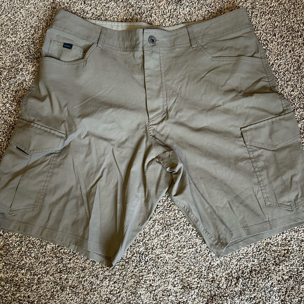 Men's Olive Cargo Shorts